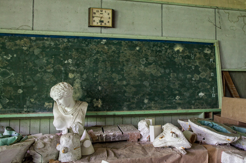 Attachment for Students abandoned after Japan's top prep school abruptly closes